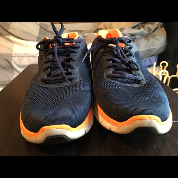 Sketchers - Picture 2 of 3